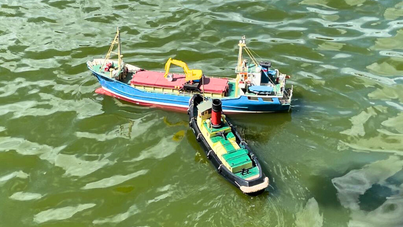 RC Model Boats  in Action - Article Hero Image.png