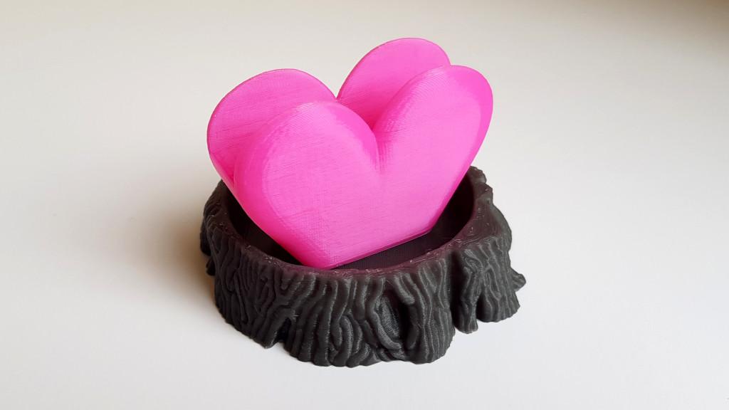 Bonus Objects - Tree Stump & Heart-Shaped Napkin Holder