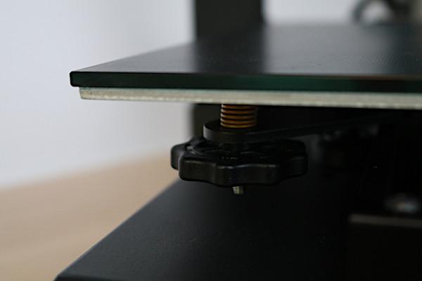 Leveling wheels under the glass bed
