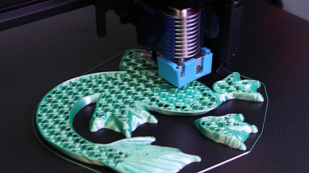 Mingda Rock 3 - 3D Printing The Dragon in Silk Rainbow PLA