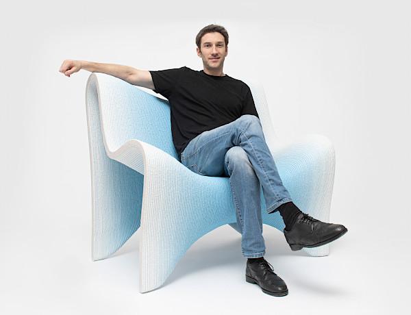 Philipp Aduatz Sitting on a Gradient Blue Fauteuil Philipp Aduatz Sitting on a Gradient Blue Fauteuil