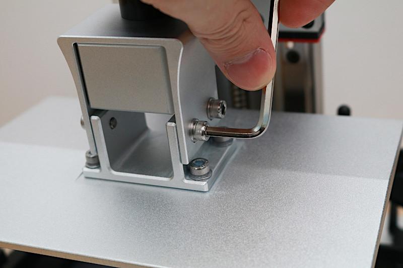 Printing platform leveling