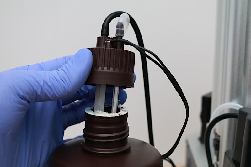 Resin bottle attachment for automatic pumping