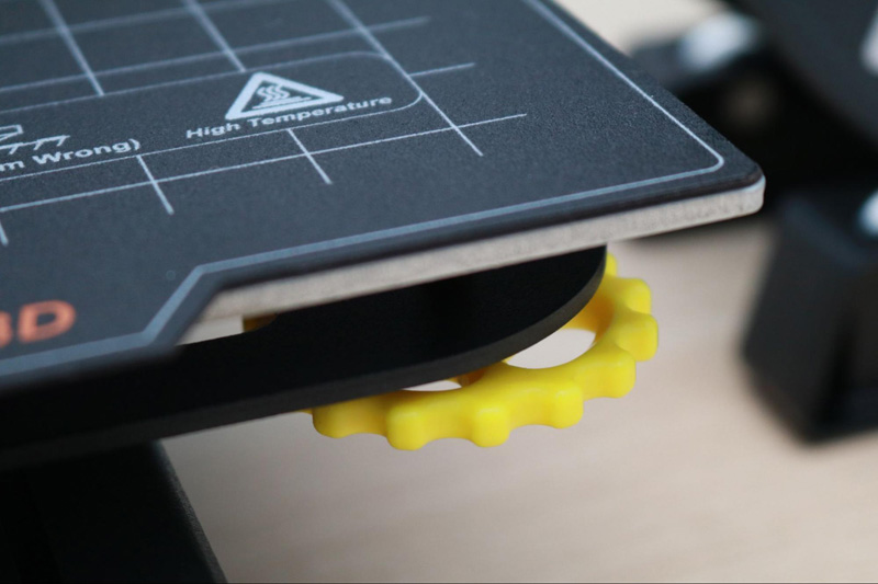 Build platform leveling knobs