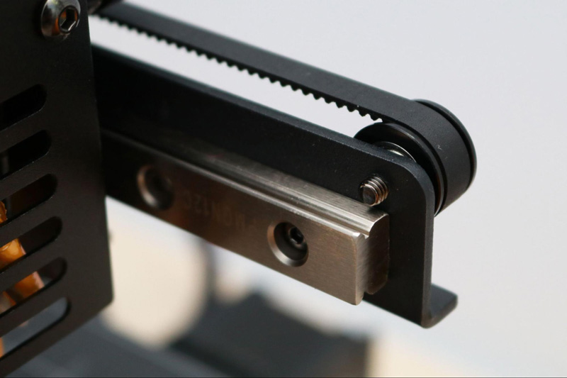 Linear rail on the X Axes