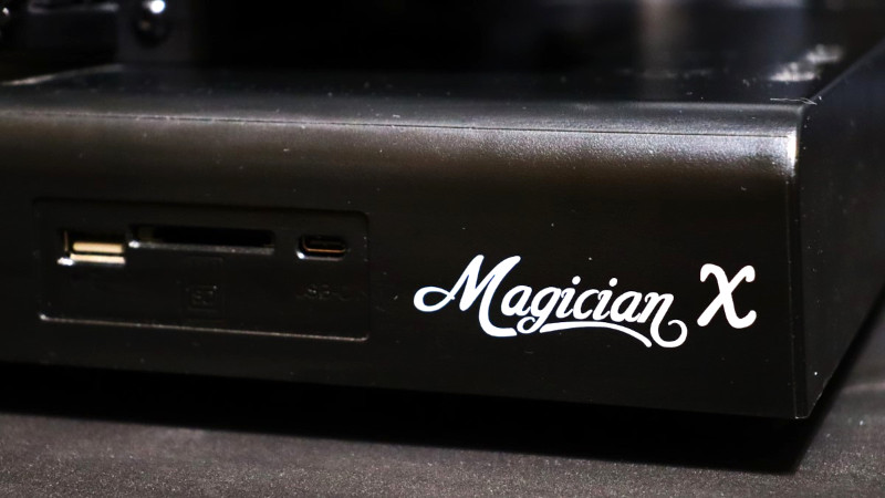 Magician X External memory cards slots
