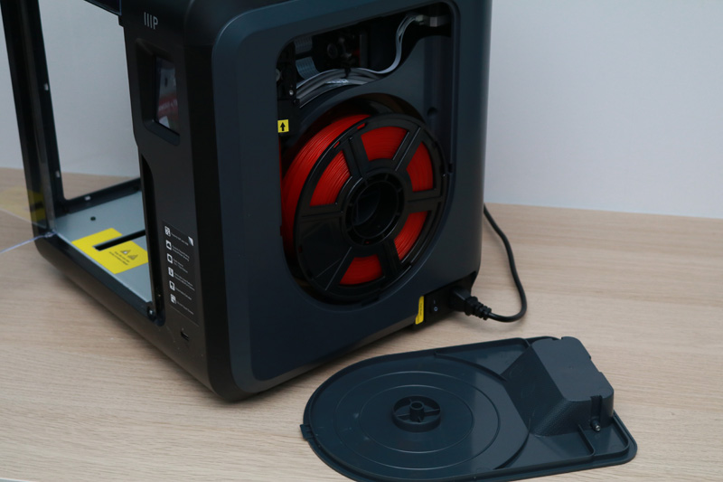 Integrated spool holder