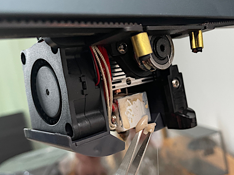 Heat block covered in leaked filament