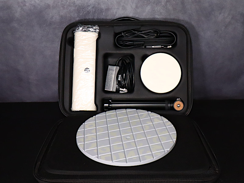 Clamshell - Lynx Carrying Case Open
