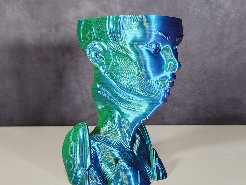 Dynamech vase