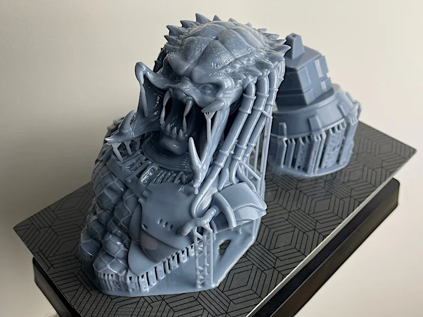 Predator Bust and Stand on a Build Plate