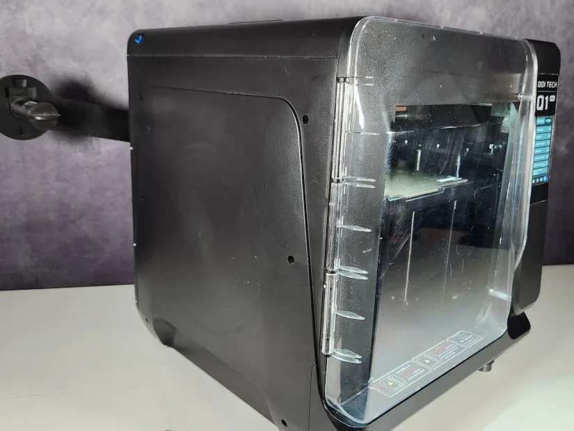 Q1 Pro Side View