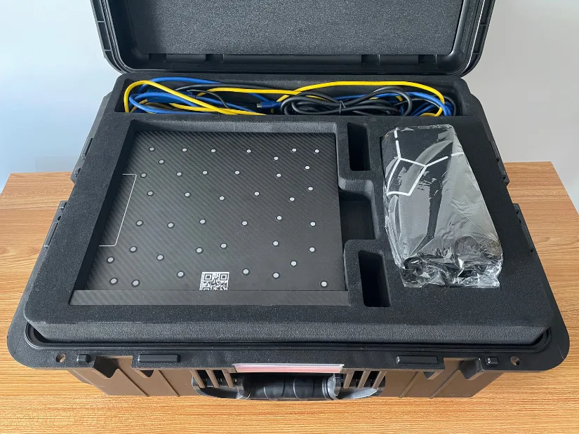 Revopoint Trackit hard case showing 课中坏事 board, cables, and accessories neatly packed in foam compartments