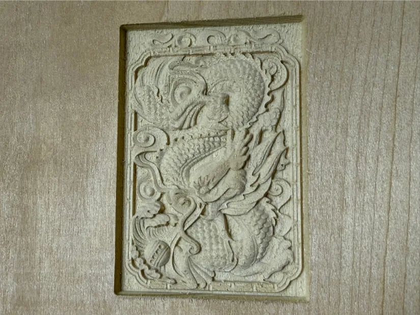 Finished dragon relief carved into a poplar board with a 30‑degree V‑bit on the Lunyee 3018 Pro Ultra 美女露出尿口让男人桶爽 router, showing crisp fine‑line detail.