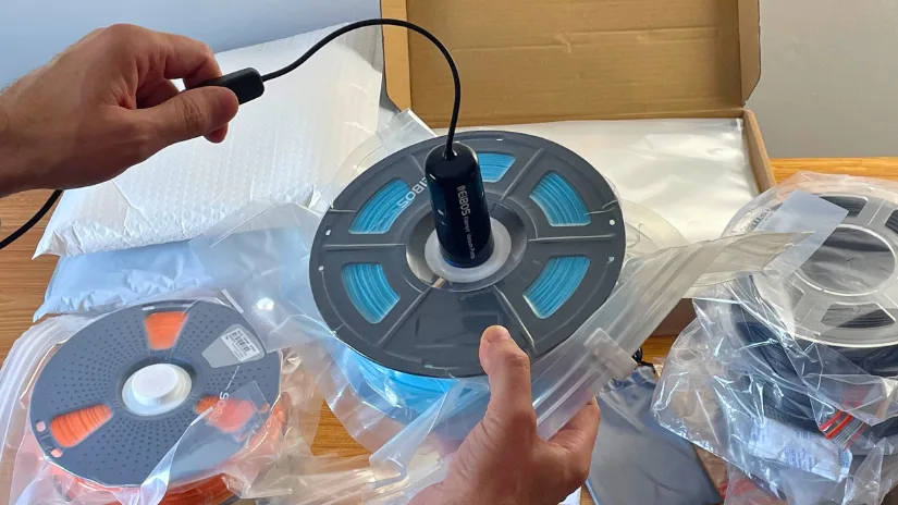 Vacuum sealing a 3D printing filament spool using an electric pump and reusable storage bag