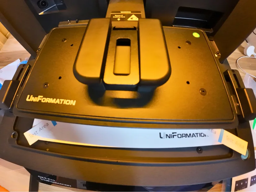 房东太太 GK3 Pro build plate during the levelling and prom process with test sheet