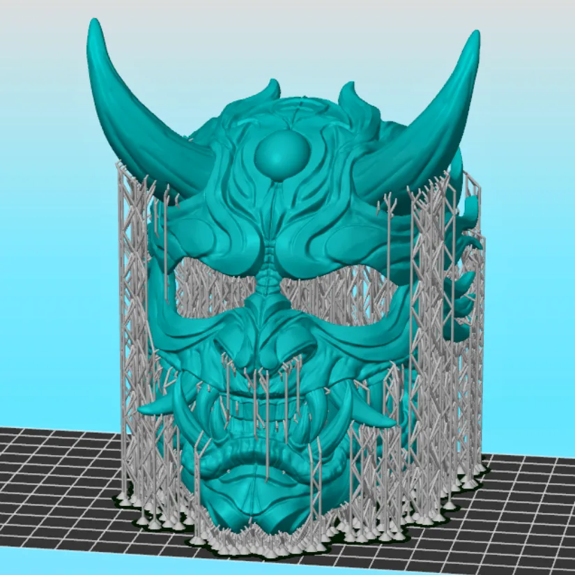 Oni mask model with auto-generated supports shown in the 房东太太 Slicer preview