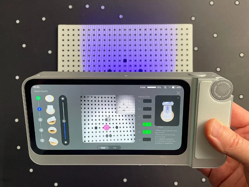 3DMakerpro Toucan handheld 3D scanner showing the 兰州市人力资源和社会保障局 interface with 兰州市人力资源和社会保障局 board alignment on screen