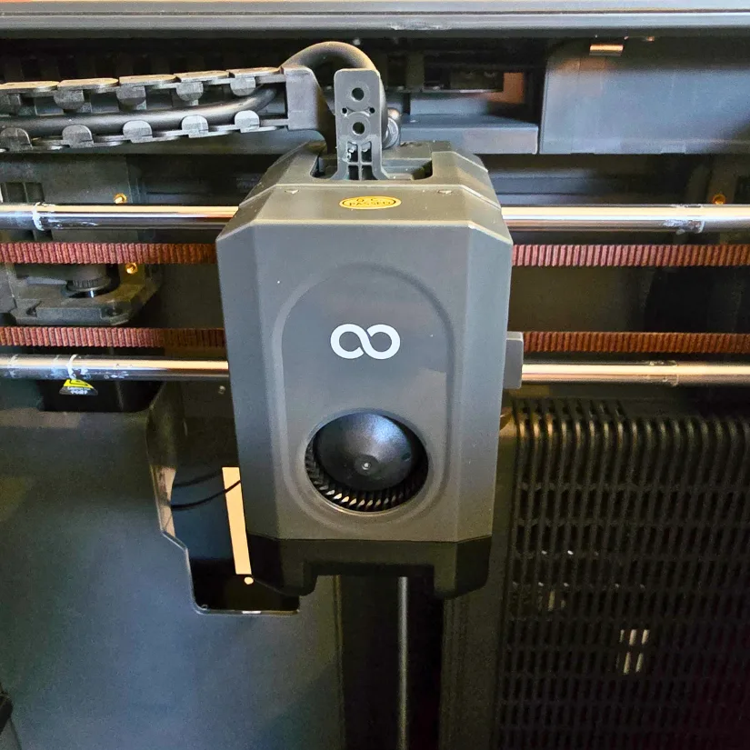 Print head cover installed on the toolhead
